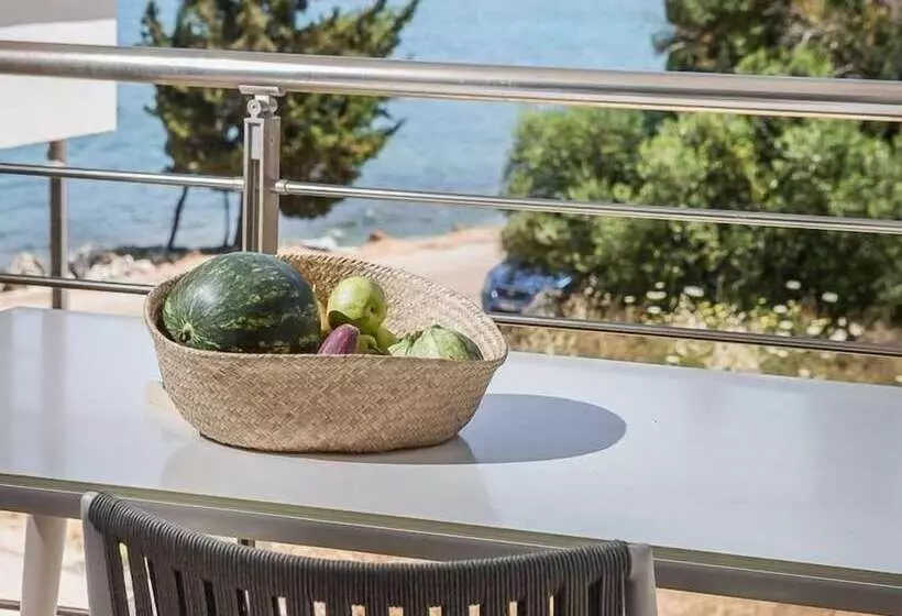 Meliti Waterfront Suites