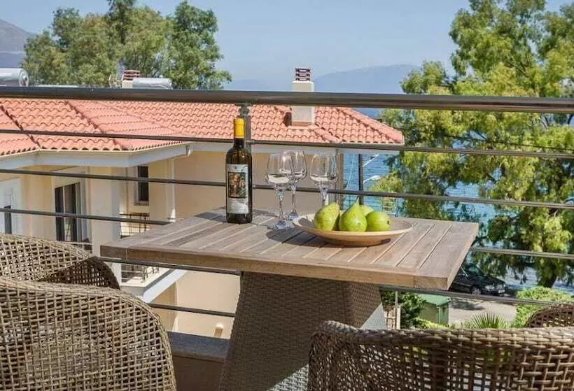 Meliti Waterfront Suites