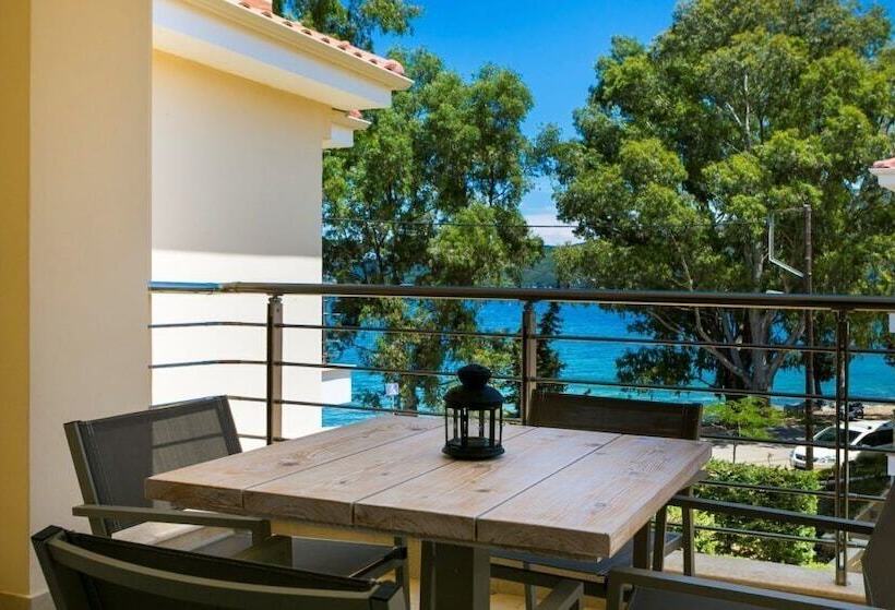 Meliti Waterfront Suites