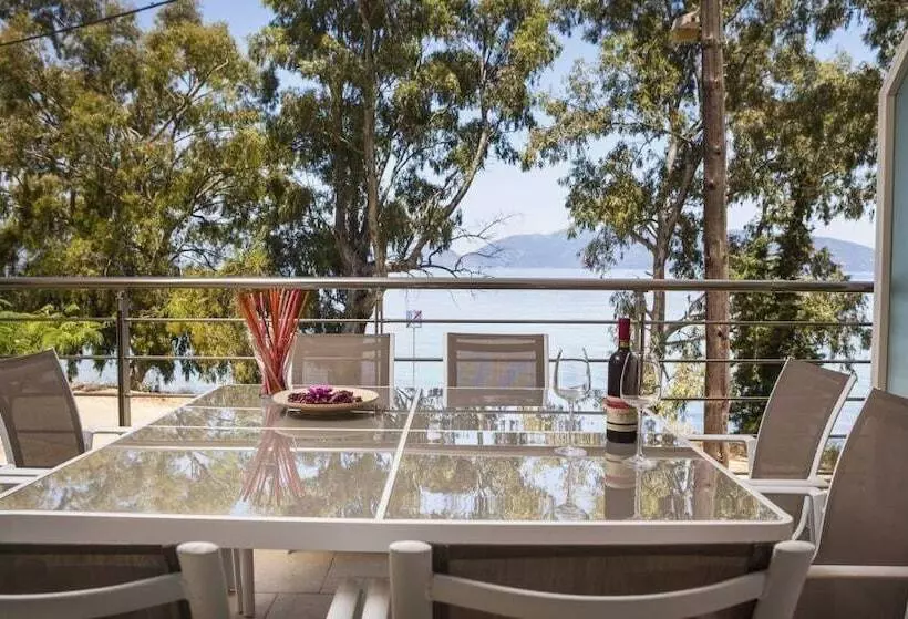 Meliti Waterfront Suites