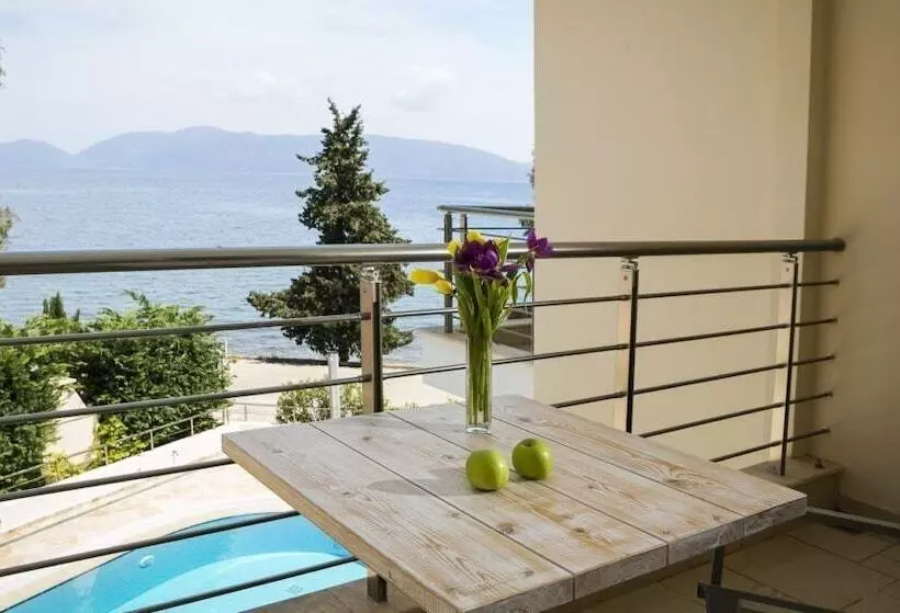 Meliti Waterfront Suites