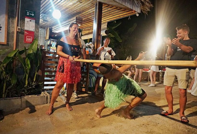 Mad Monkey Hostel Siargao