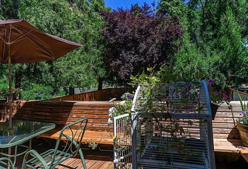 Madi S Place ~ Guest House