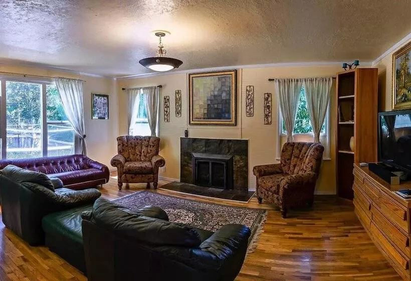 Madi S Place ~ Guest House