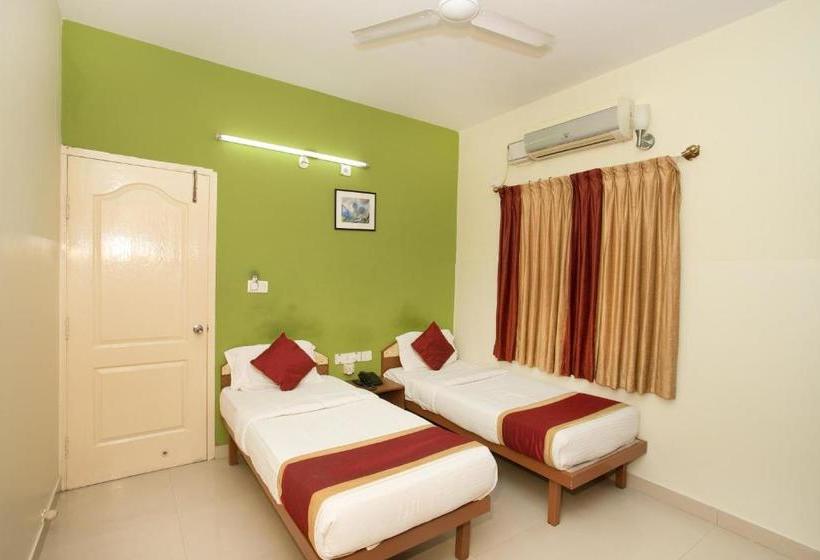 בית מלון כפרי Oyo 10478 Famous Golden Inn