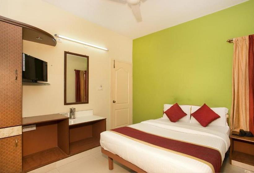 בית מלון כפרי Oyo 10478 Famous Golden Inn