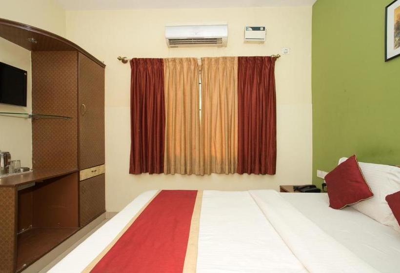 בית מלון כפרי Oyo 10478 Famous Golden Inn