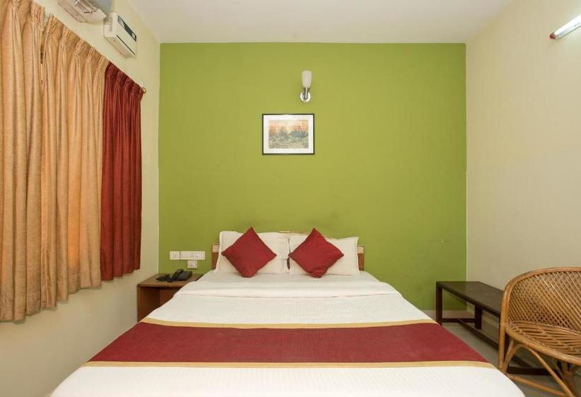 בית מלון כפרי Oyo 10478 Famous Golden Inn