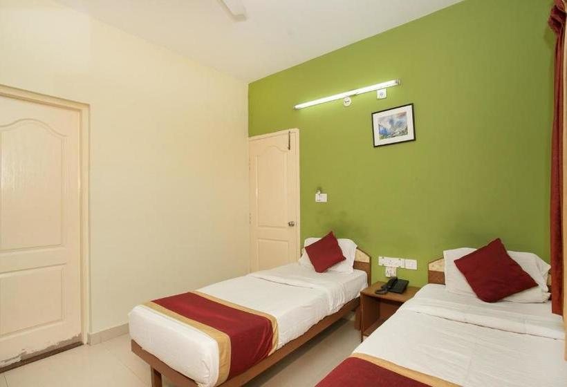 בית מלון כפרי Oyo 10478 Famous Golden Inn