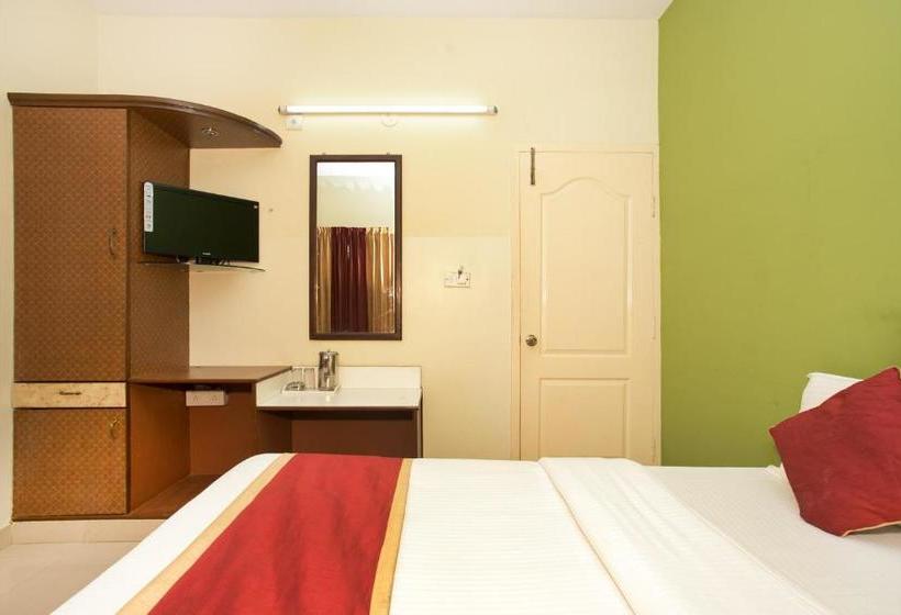 בית מלון כפרי Oyo 10478 Famous Golden Inn