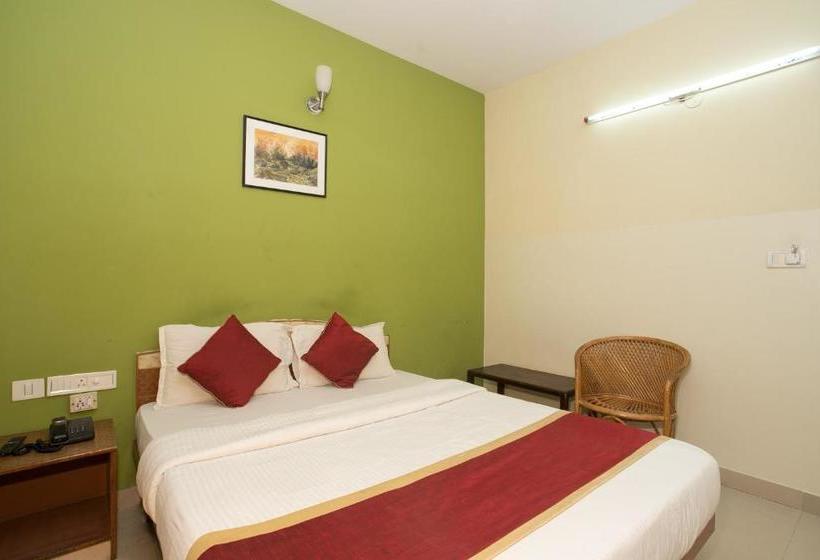 בית מלון כפרי Oyo 10478 Famous Golden Inn