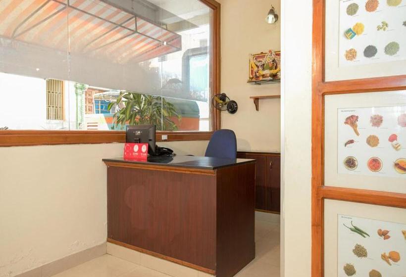 בית מלון כפרי Oyo 10478 Famous Golden Inn