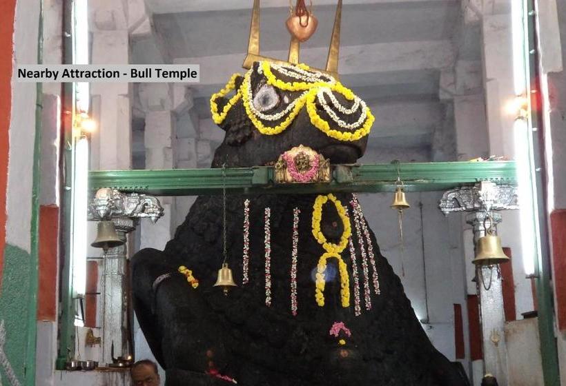 בית מלון כפרי Oyo 10478 Famous Golden Inn