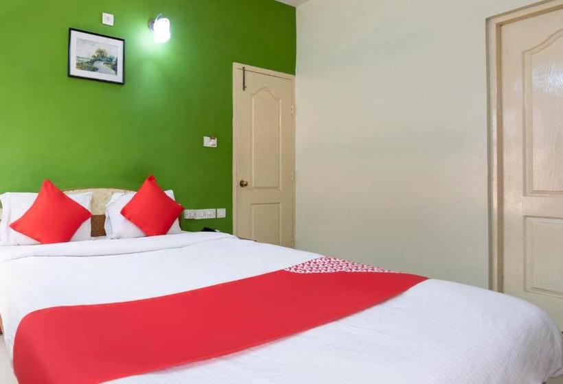 בית מלון כפרי Oyo 10478 Famous Golden Inn