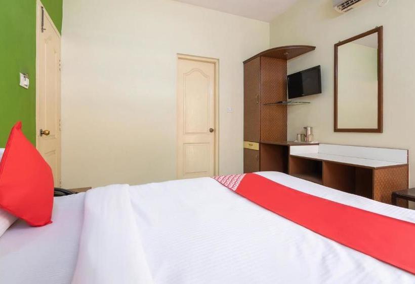 בית מלון כפרי Oyo 10478 Famous Golden Inn