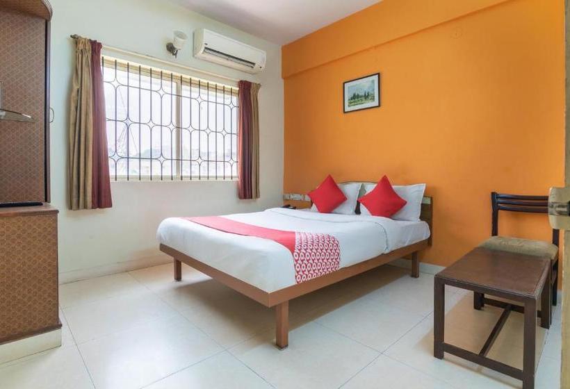 בית מלון כפרי Oyo 10478 Famous Golden Inn