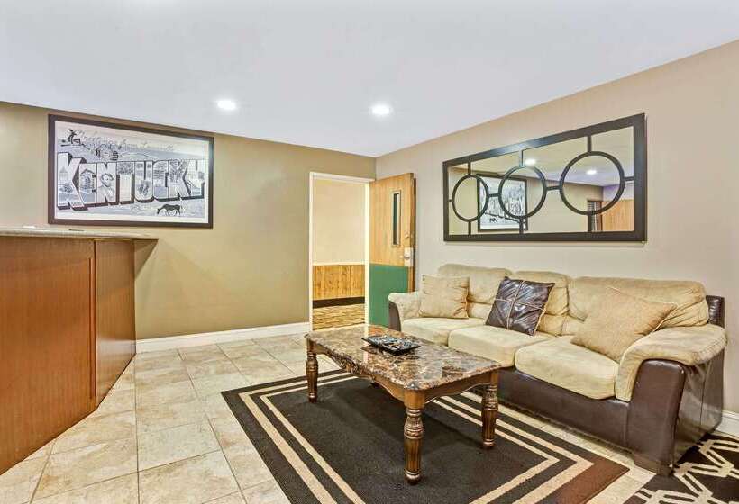 فندق Super 8 By Wyndham Louisville Airport