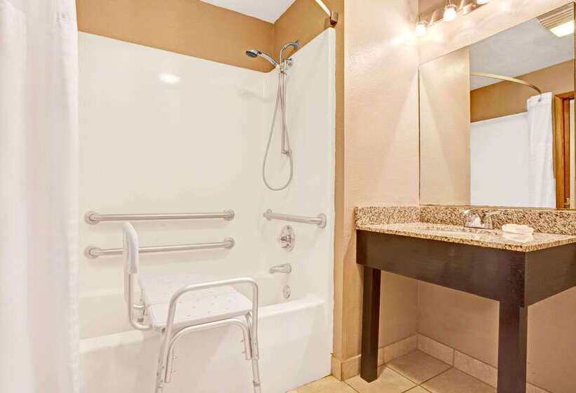 فندق Super 8 By Wyndham Louisville Airport