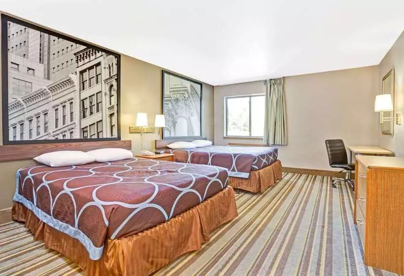 ホテル Super 8 By Wyndham Louisville Airport