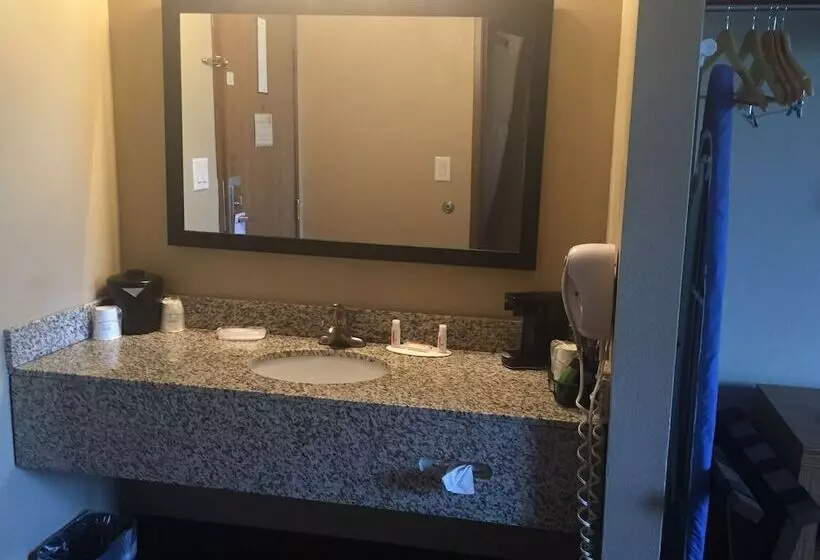 ホテル Super 8 By Wyndham Louisville Airport