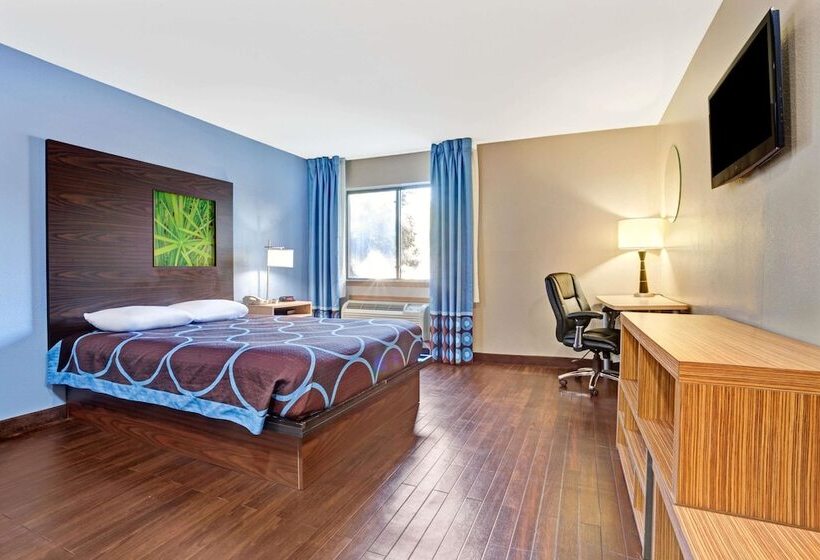 فندق Super 8 By Wyndham Louisville Airport