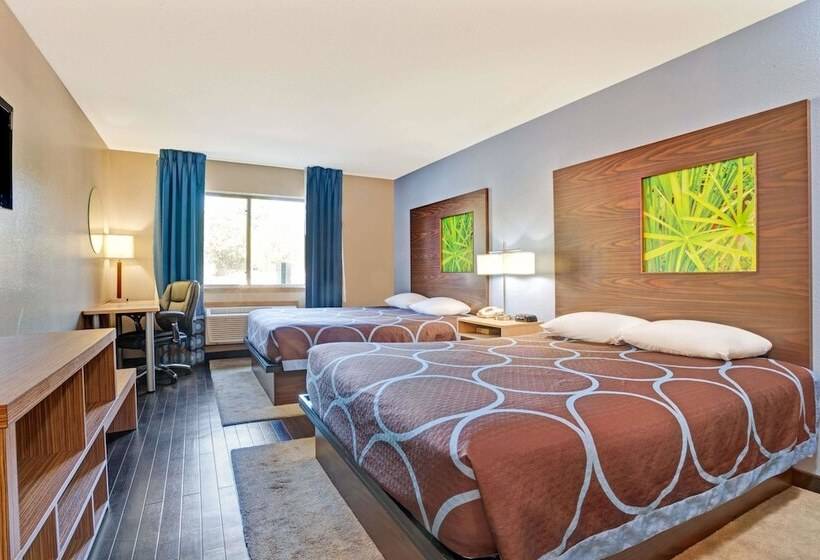 فندق Super 8 By Wyndham Louisville Airport