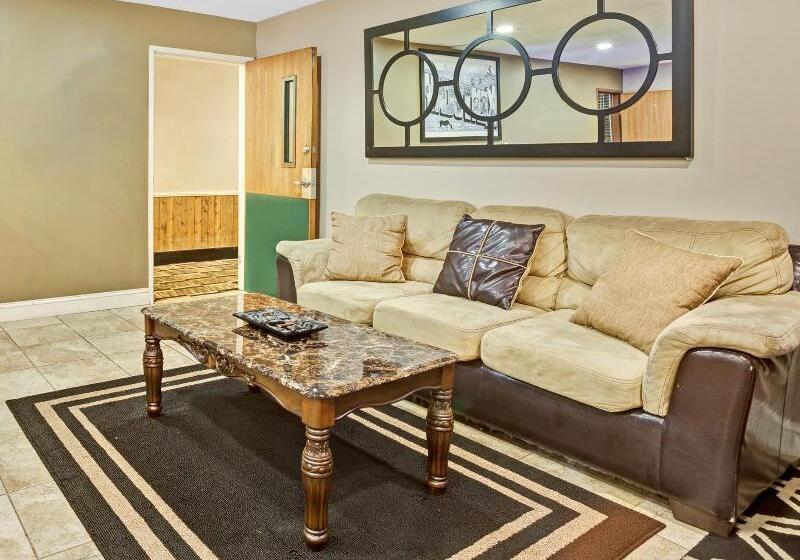 فندق Super 8 By Wyndham Louisville Airport