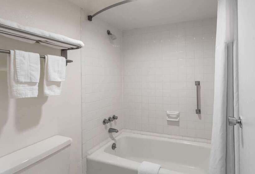 فندق Super 8 By Wyndham Ocala I 75