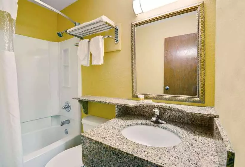 Мотель Days Inn By Wyndham Torrington