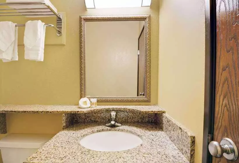 Мотель Days Inn By Wyndham Torrington