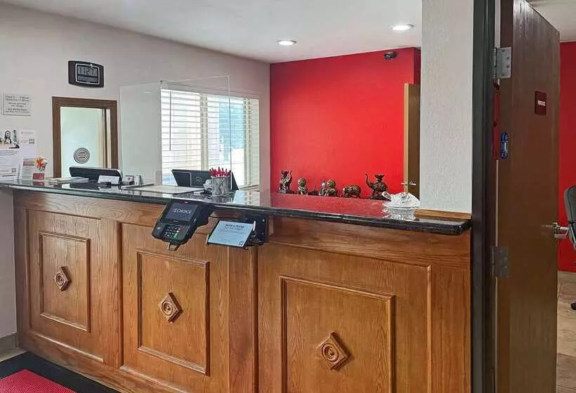 فندق على الطريق Econo Lodge