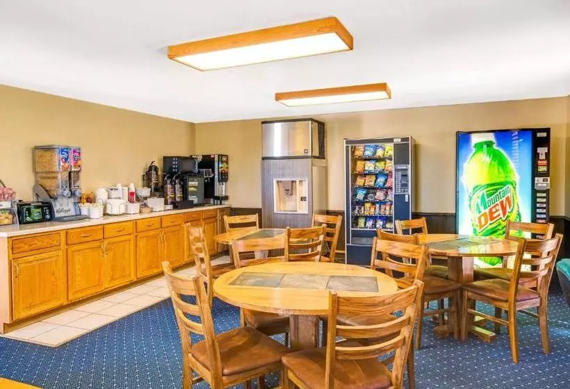 Мотель Super 8 By Wyndham Aberdeen West