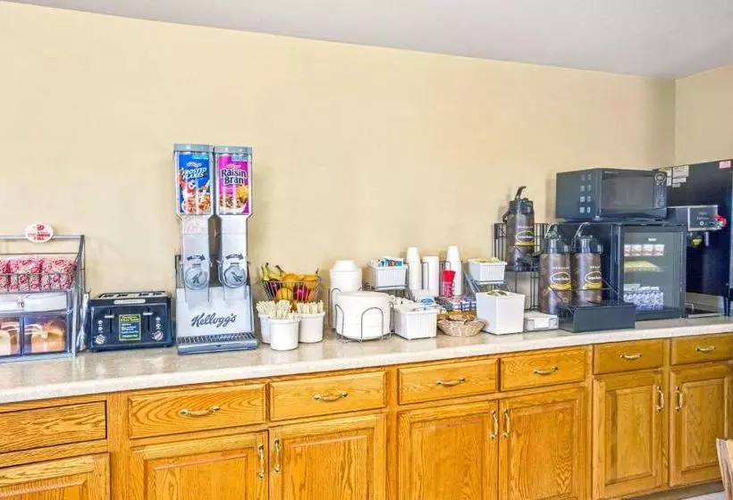 Мотель Super 8 By Wyndham Aberdeen West