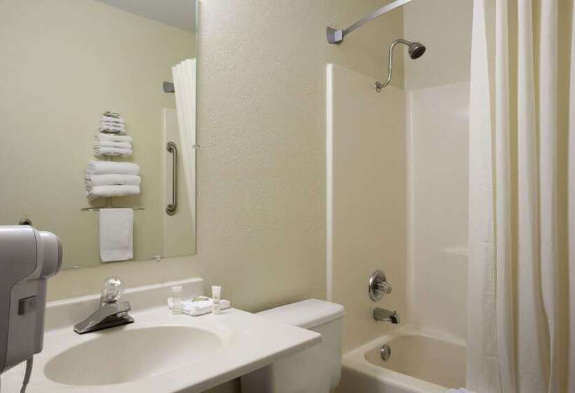 فندق على الطريق Super 8 By Wyndham Alexandria Mn