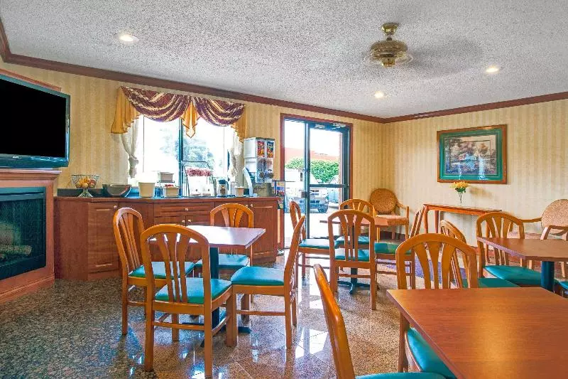 汽车旅馆 Red Roof Plus Belleville