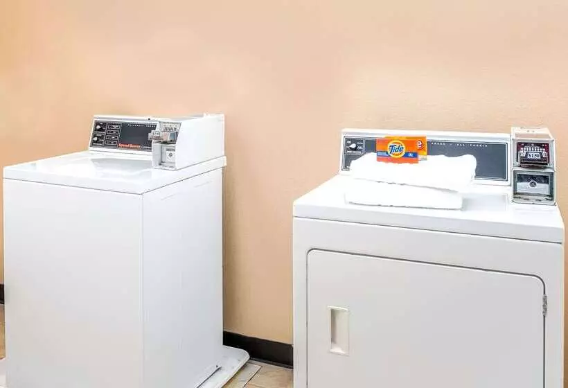 모텔 Super 8 By Wyndham Blair