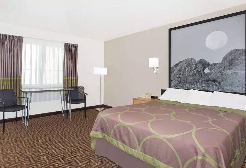 فندق على الطريق Super 8 By Wyndham Bloomfield