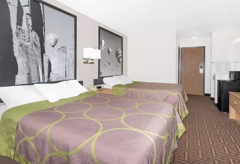 فندق على الطريق Super 8 By Wyndham Bloomfield