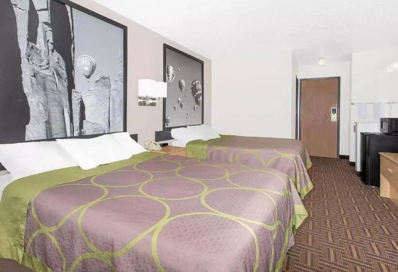 فندق على الطريق Super 8 By Wyndham Bloomfield