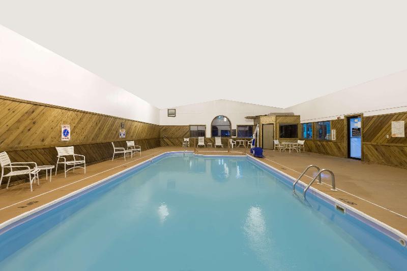 모텔 Super 8 By Wyndham Coshocton Roscoe Village