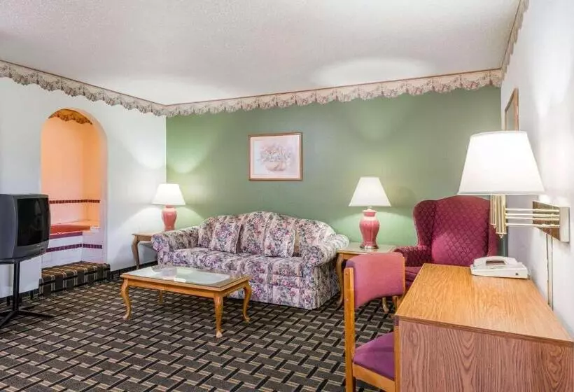 모텔 Super 8 By Wyndham Coshocton Roscoe Village