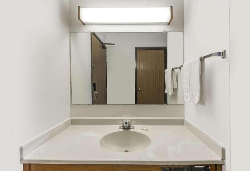 모텔 Super 8 By Wyndham Coshocton Roscoe Village