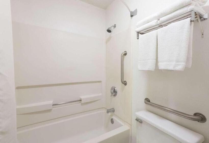 모텔 Super 8 By Wyndham Coshocton Roscoe Village