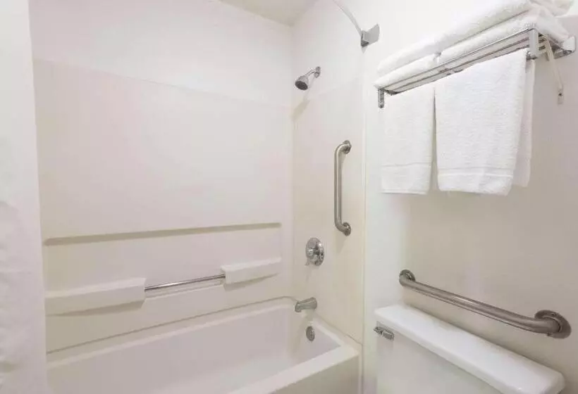 모텔 Super 8 By Wyndham Coshocton Roscoe Village