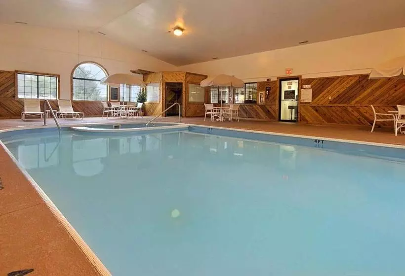 모텔 Super 8 By Wyndham Coshocton Roscoe Village