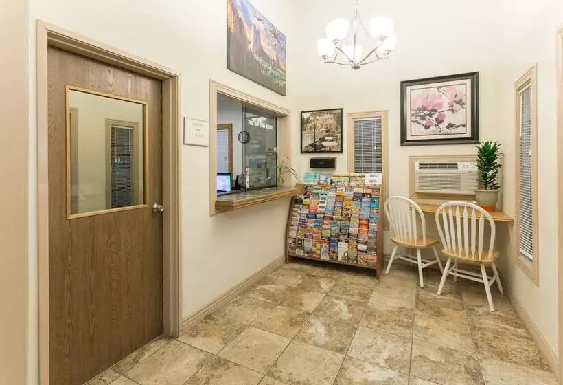 Motelli Super 8 By Wyndham Cos/hwy. 24 E/pafb Area