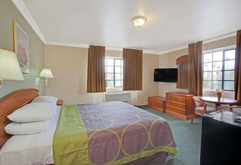 فندق على الطريق Super 8 By Wyndham Hollywood/la Area