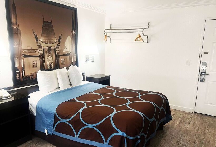 فندق على الطريق Super 8 By Wyndham Hollywood/la Area