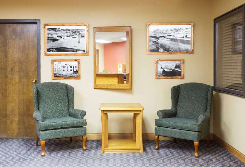 فندق على الطريق Super 8 By Wyndham Hot Springs