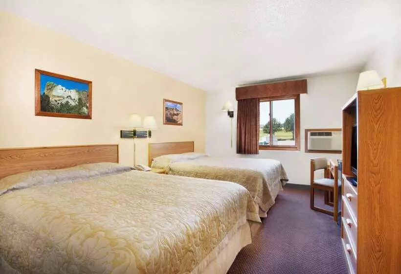 汽车旅馆  Super 8 By Wyndham Hot Springs